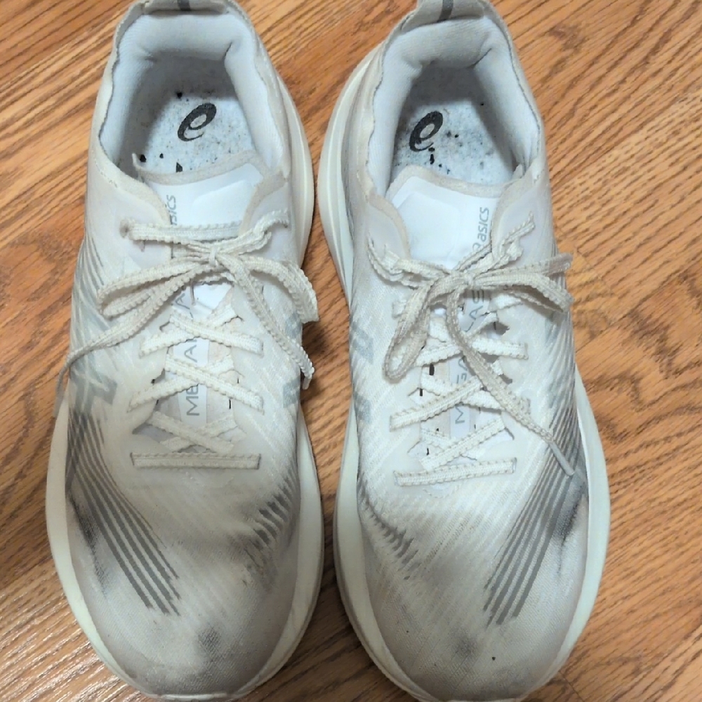 Asics Megablast Women's 8.5/ Men's 7